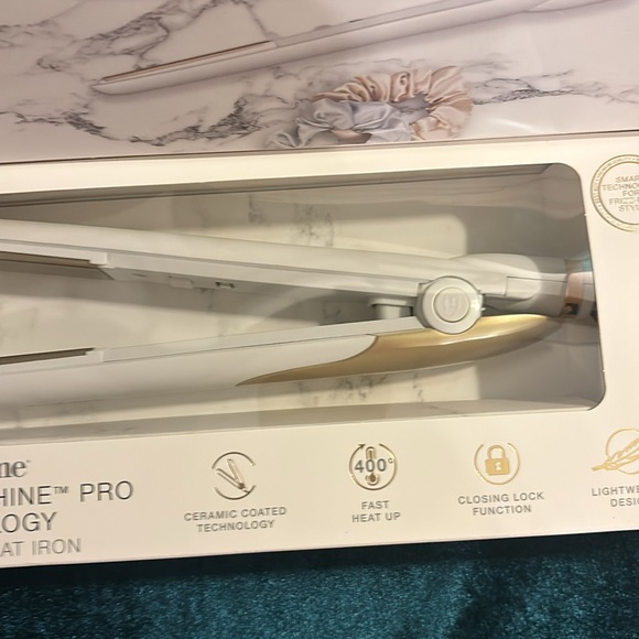 Brookstone Ceramic Flat Iron Powershine Technology Technology NEW in Box - Picture 7 of 16